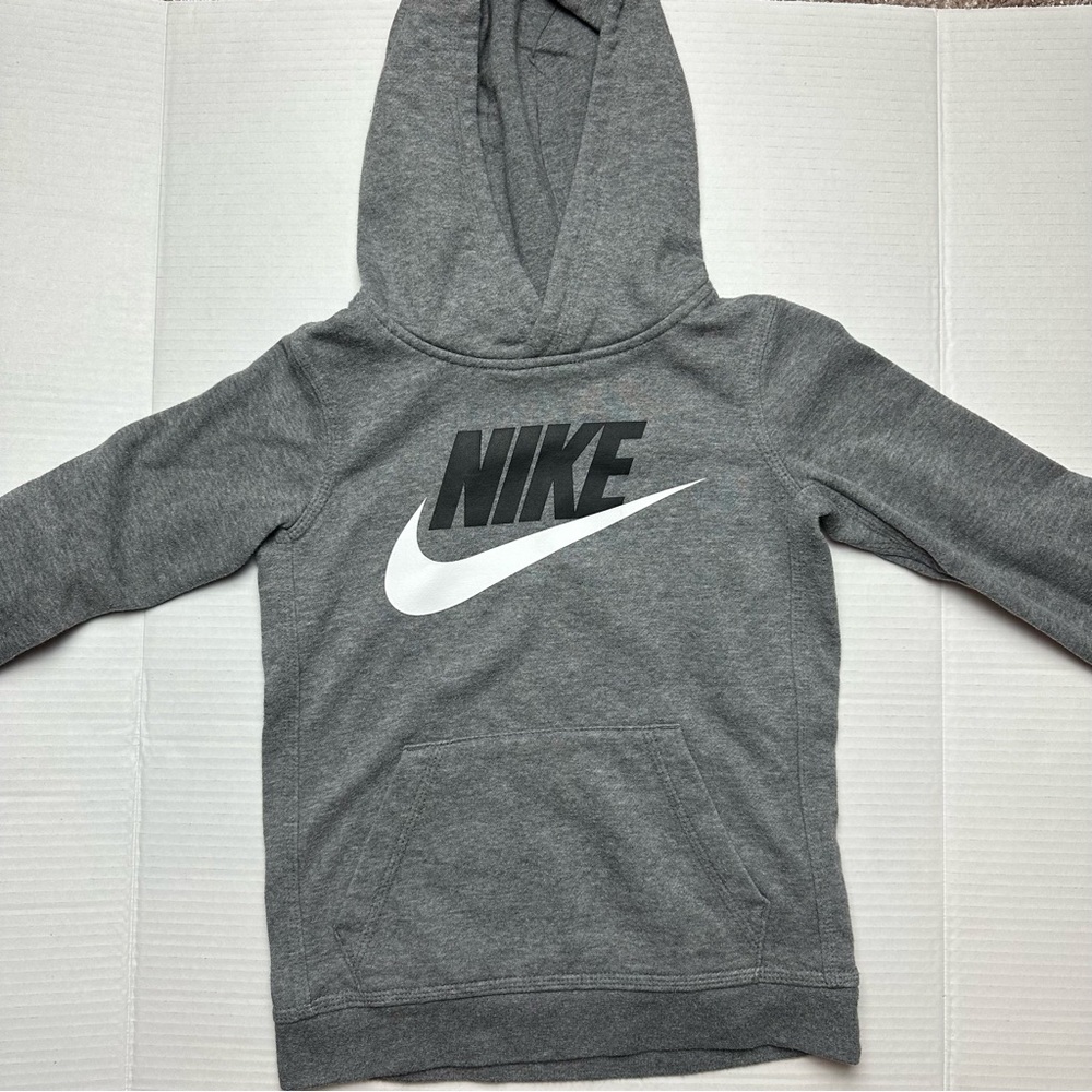 Nike sportswear club fleece hoodie size 6 Medium